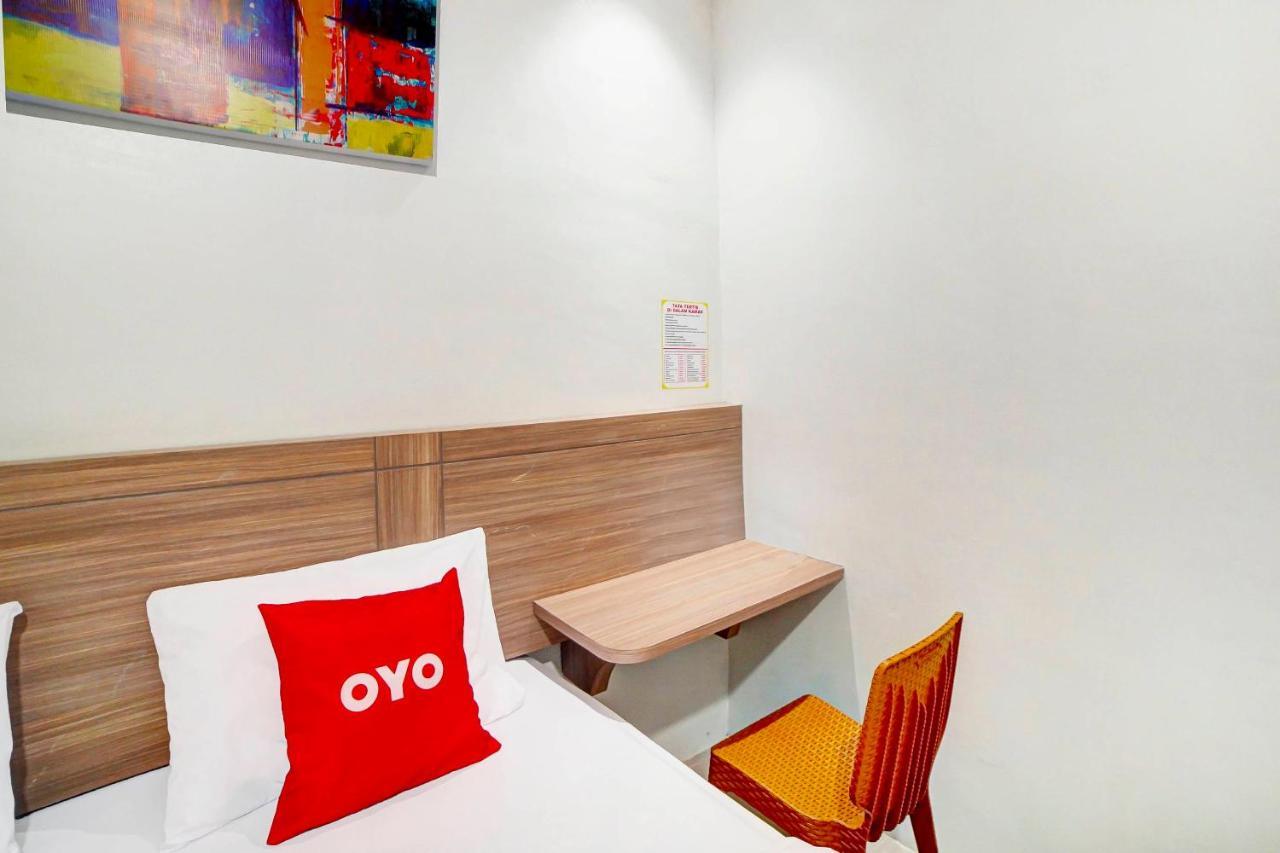 Oyo 91211 Mega Comfort Guest House Medan Zewnętrze zdjęcie
